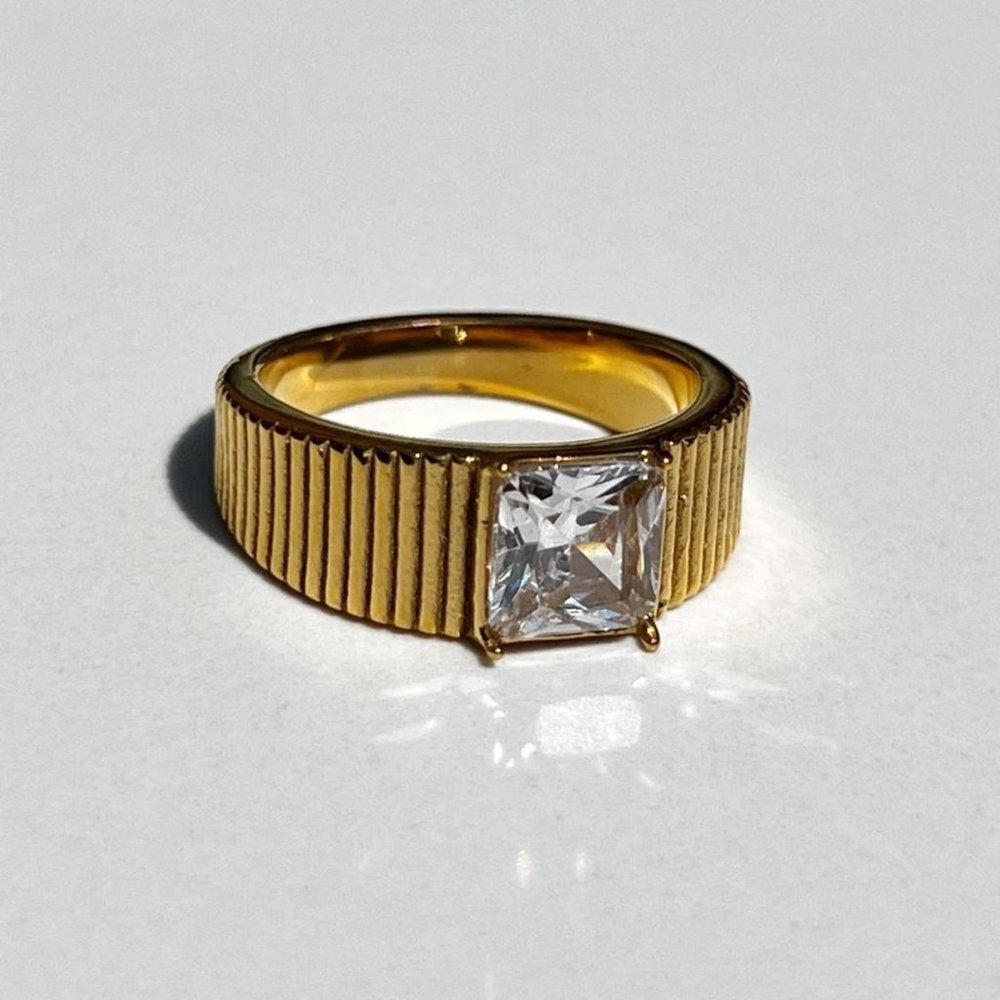 New! “Vittoria” Gold Ribbed Ring